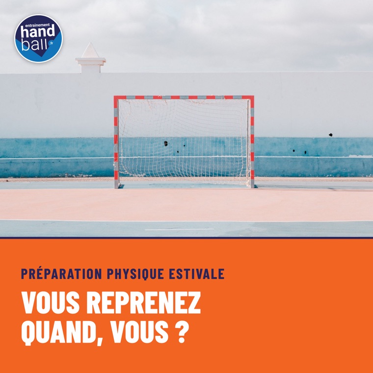 Préparation physique estivale — un but de handball sur un terrain extérieur